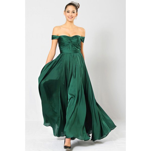 Зеленое свадебное платье с открытыми плечами