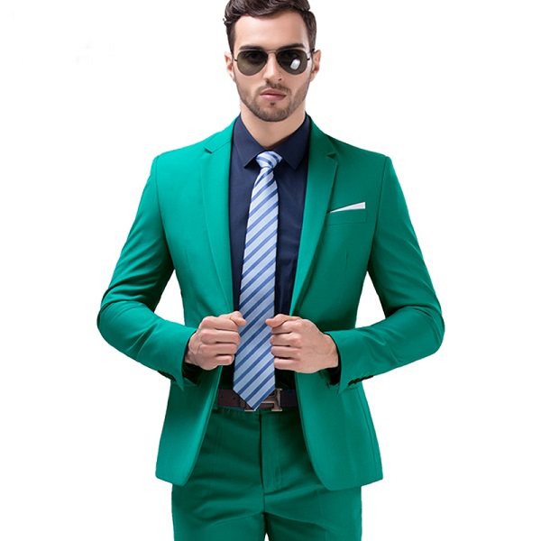 зеленый цвет костюма жениха