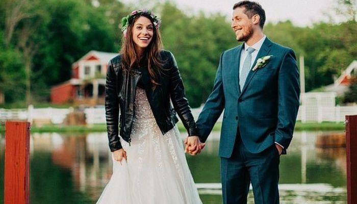 Желательно, чтобы супруги были одеты в кожаную одежду