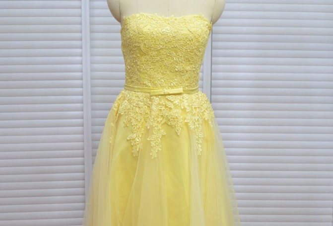 Желтое платье