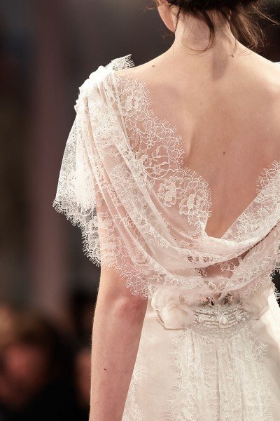 Женская одежда шик шарм с вырезом на спине