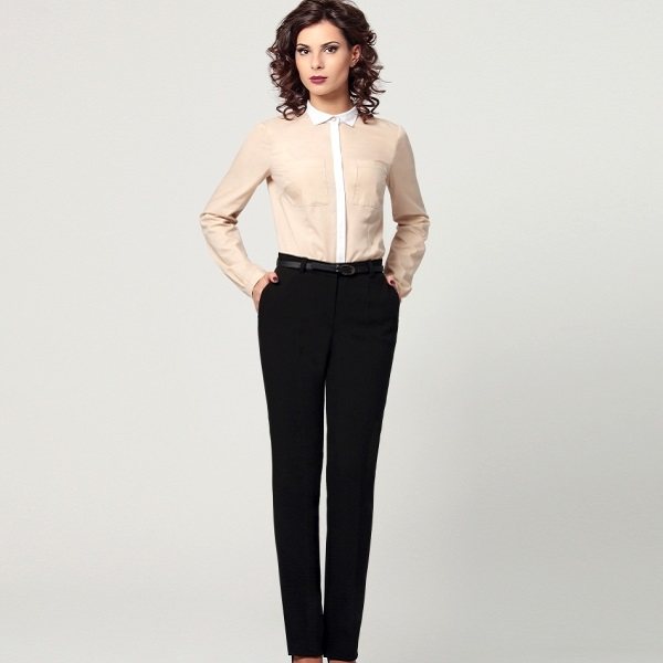 женские брюки и блузка на свадьбу для гостьи