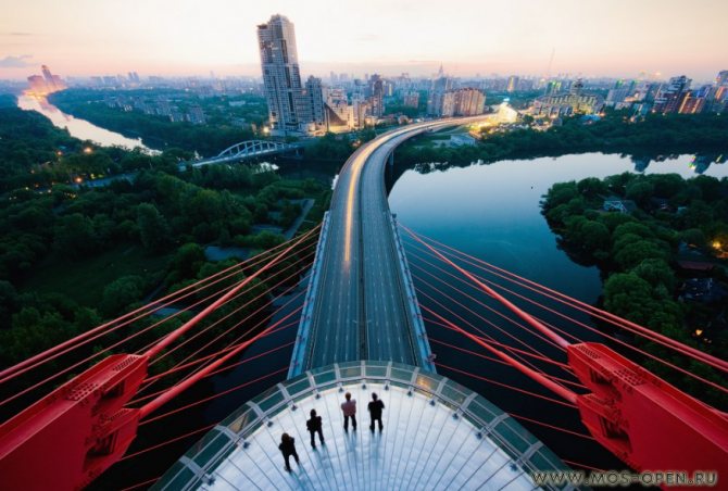 Живописный мост в Москве