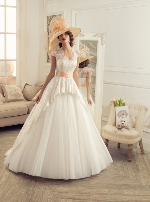 Золотая свадебная шляпка в тон к поясу