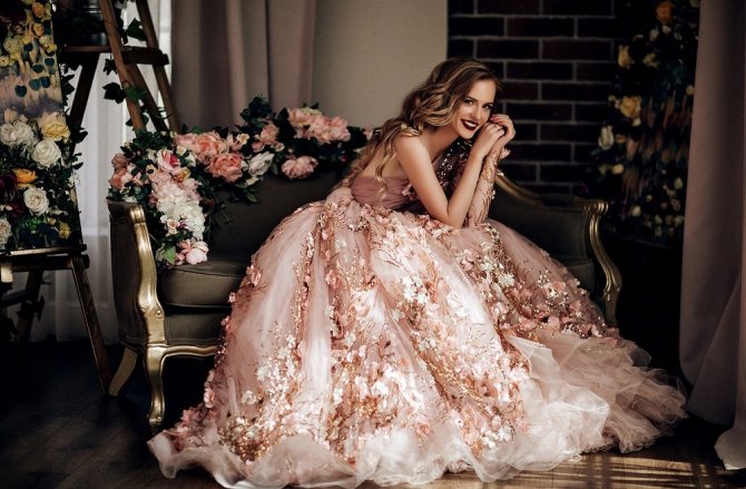 Золотистое свадебное платье