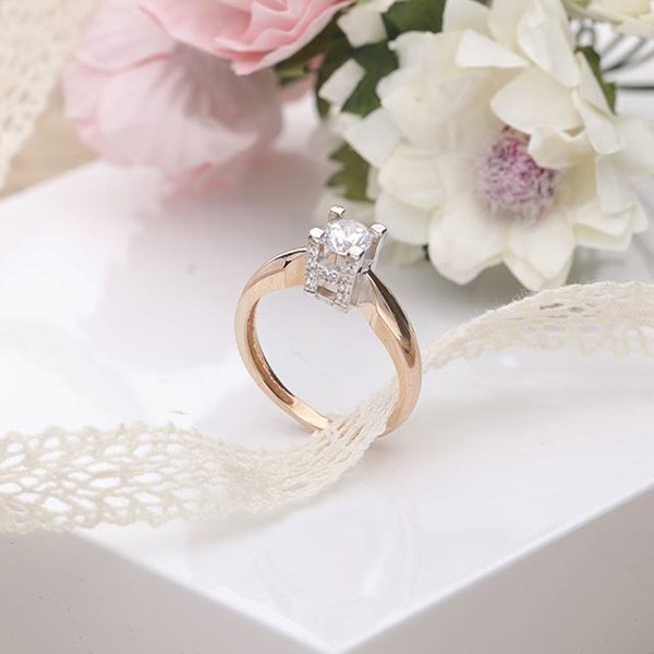 золотое кольцо с фианитами